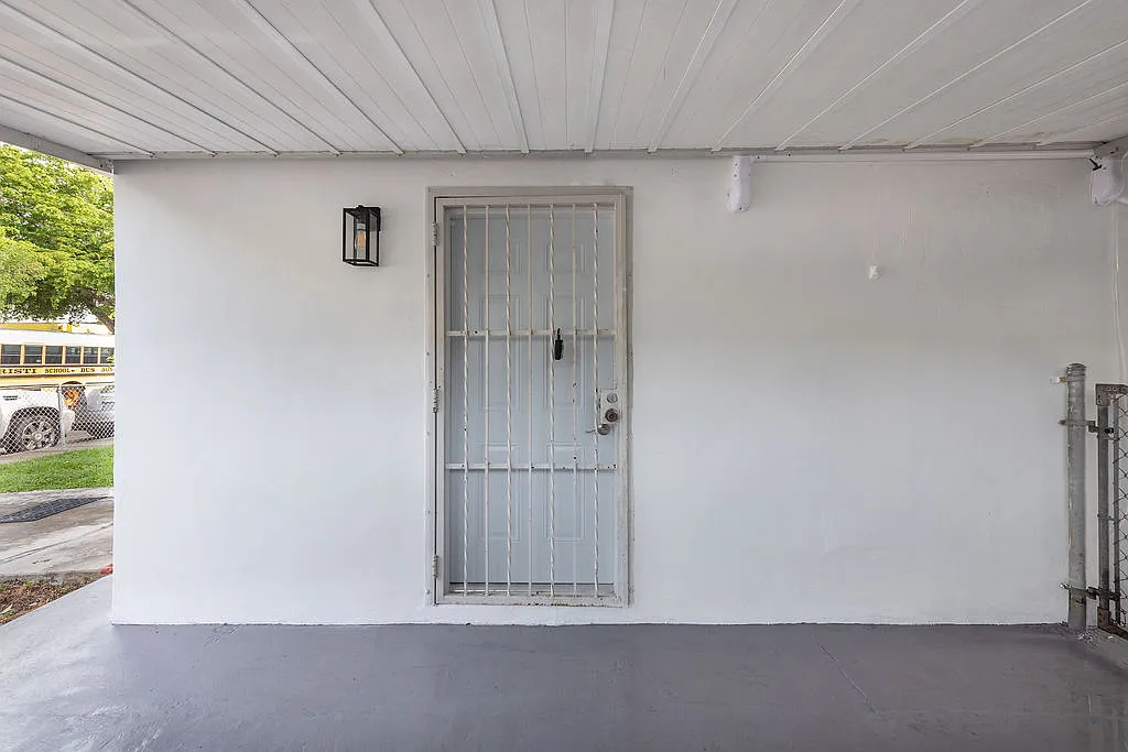 321 Northwest 21st Avenue Unit H - 1 — Photo 4