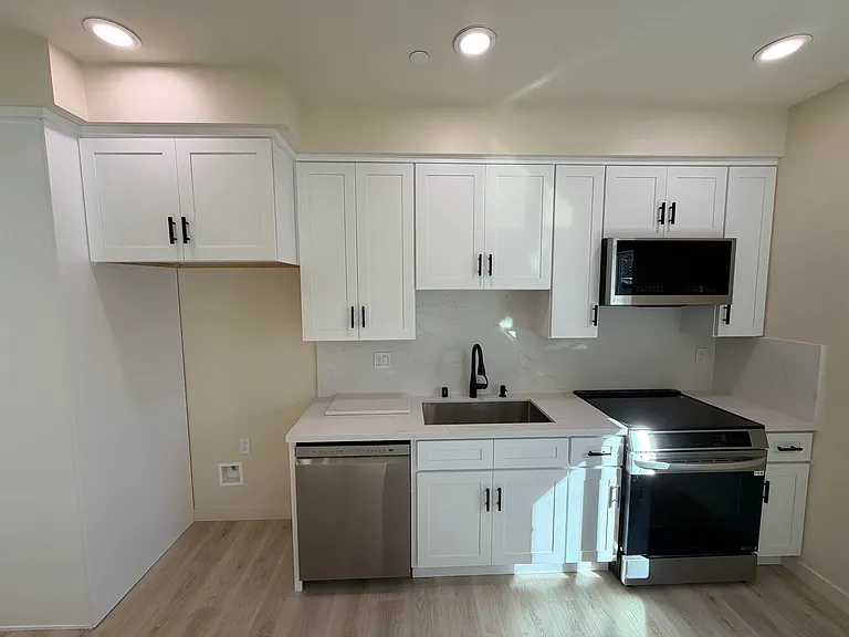 9947 Columbus Ave — Photo 7