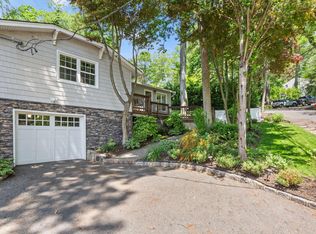 81 Lone Oak Dr, Centerport, NY 11721