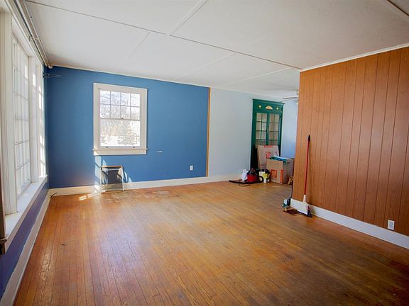 4th image of 71 Stockton Ave
