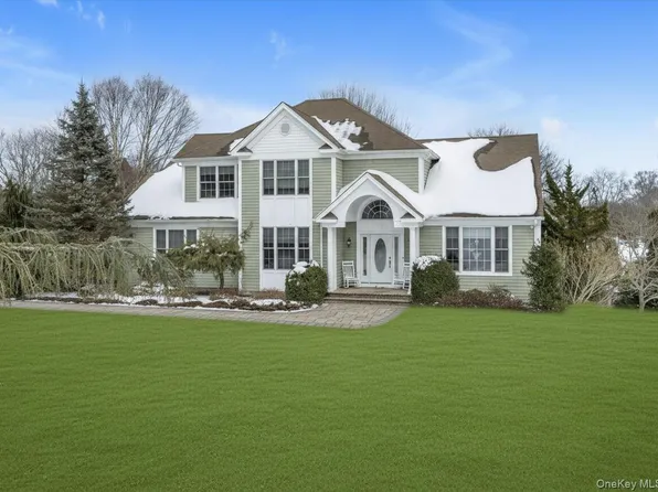 86 Louise Court, Riverhead, NY 11901