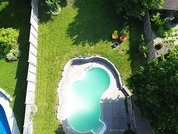 3rd image of 674 Chiddington Ave