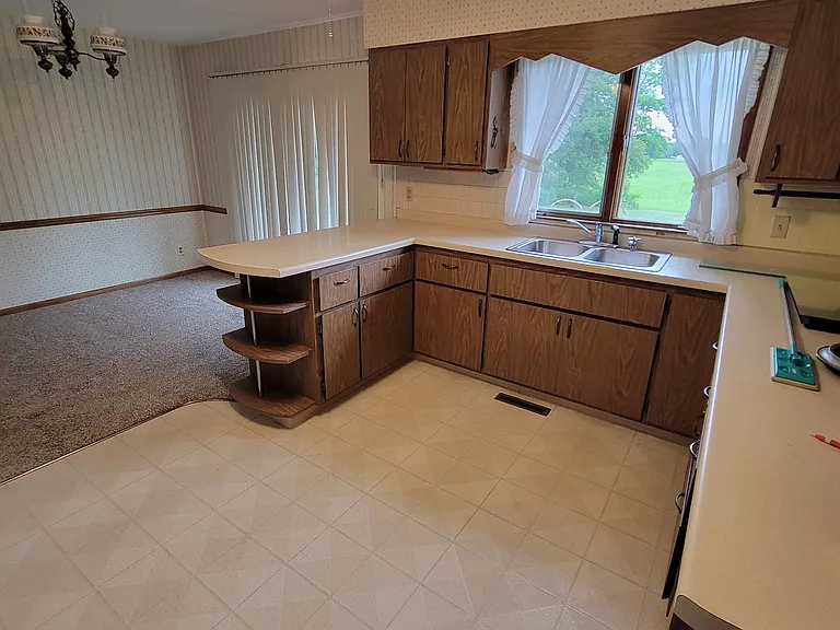 7076 Ray Hollow Rd — Photo 11