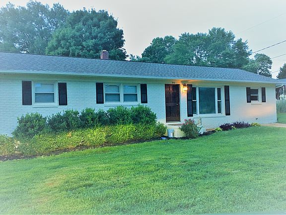 2nd image of 300 W Buckoak St