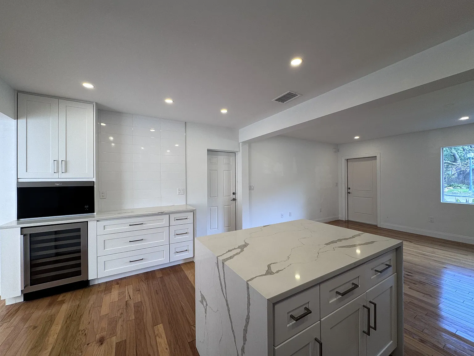 2302HydePark - 234-JAA — Photo 4