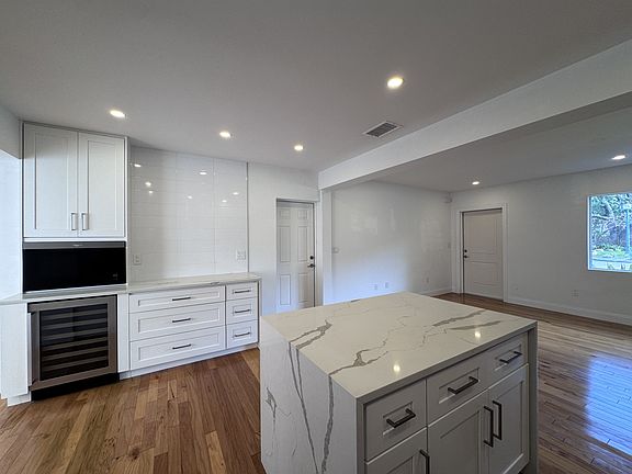 4th image of 2302 Hyde Park St