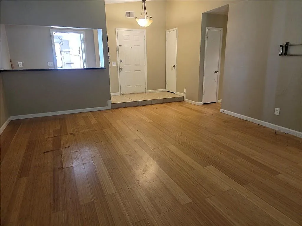 3 bed, 2.0 bath, 1578 sqft, $1,800 — Photo 2