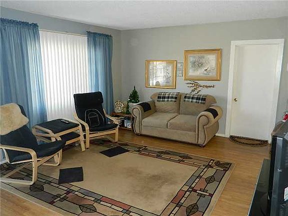 4th image of 332 Billow Dr