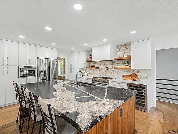 4th image of 1519 E Maplewood Court