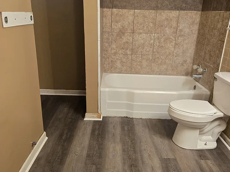 1021 S Westside Ave — Photo 9