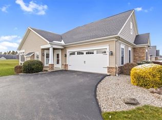 40 Balmoral Dr, Fairport, NY 14450