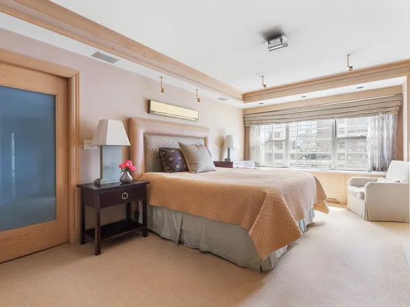 360 East 72nd Street image 10 of 19