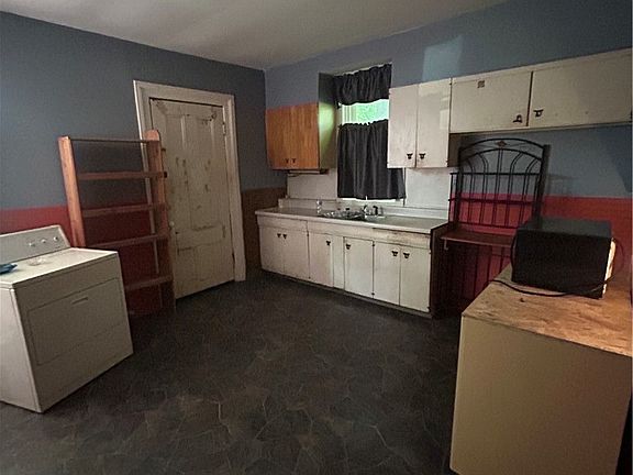 3rd image of 363 W Clinton St