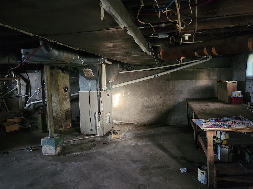 25th image of 1802 Marshall St