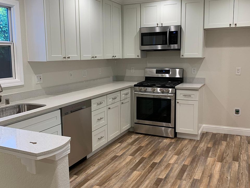2nd image of 3721 43rd St