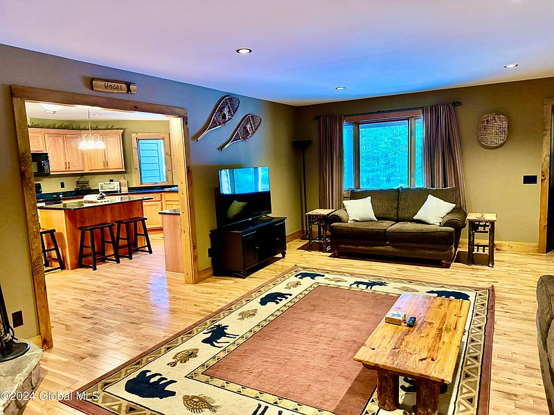 4th image of 317 New Vermont Road