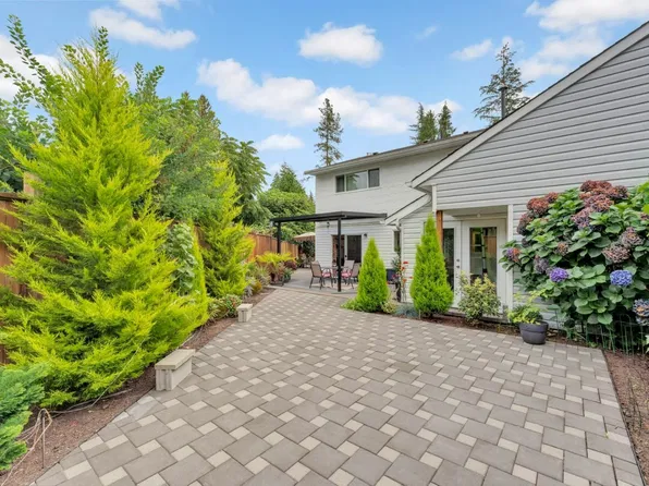 1401 Apel Dr, Pt Coquitlam, BC V3B 2V1