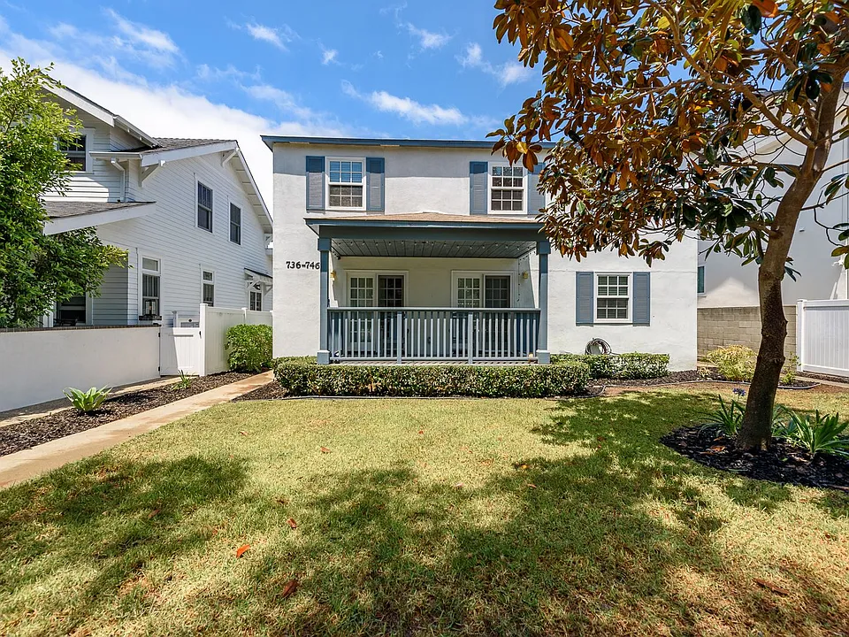 736-746 E Ave