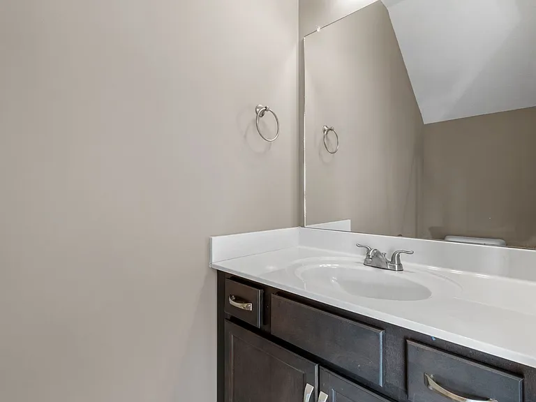 909 Charlotte St — Photo 10