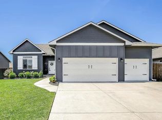 911 N Trail Drive Cir, Mulvane, KS 67110