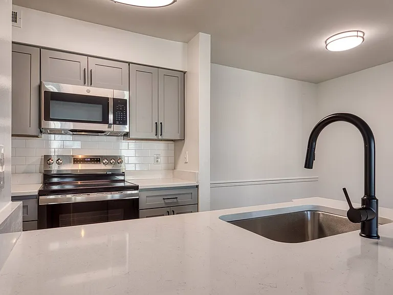Latitudes Apartments — Photo 10