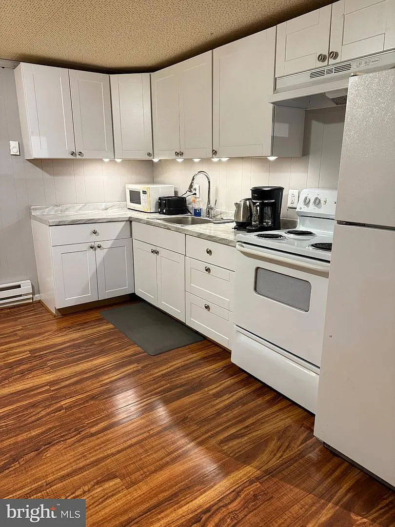 2 bed, 2.0 bath, 3398 sqft, $2,200 — Photo 4