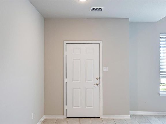 4th image of 2400 Greystone Dr