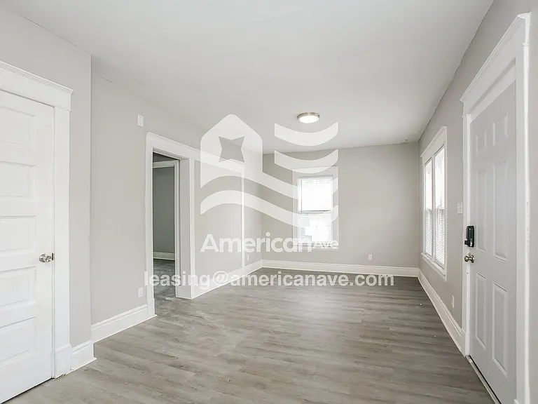 1576951_005_living_room_12703268.jpg