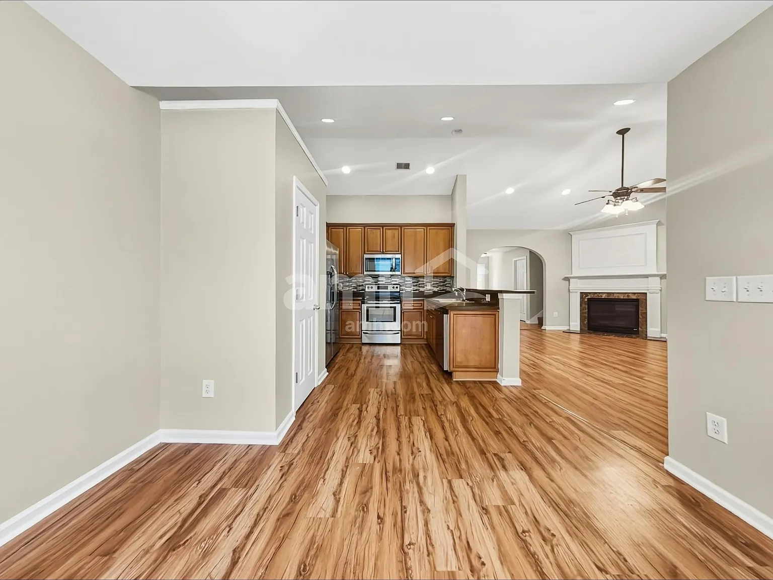 3 bed, 2.5 bath, 1895 sqft, $2,870 — Photo 4