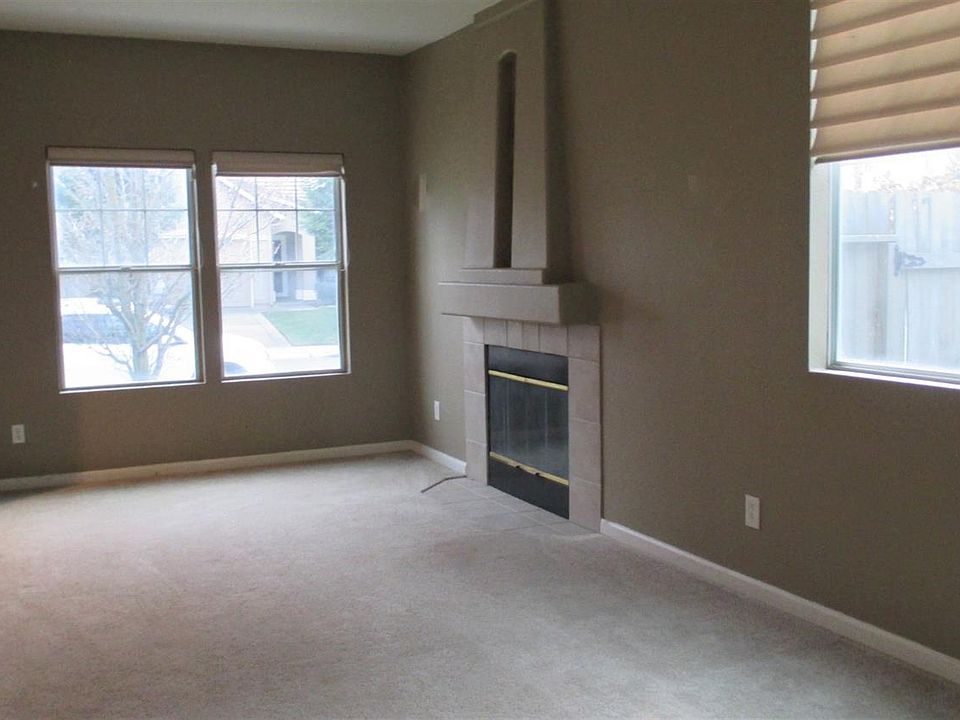 2nd image of 2885 Chateau Montelena Way