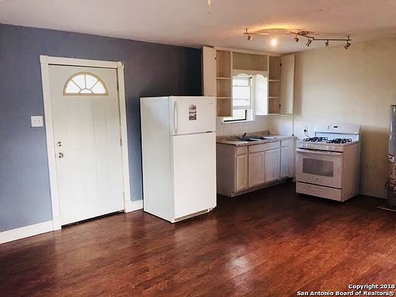 3rd image of 1111 Linares St