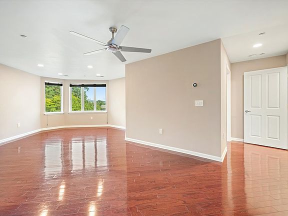 5th image of 1000 Round Pointe Dr #309