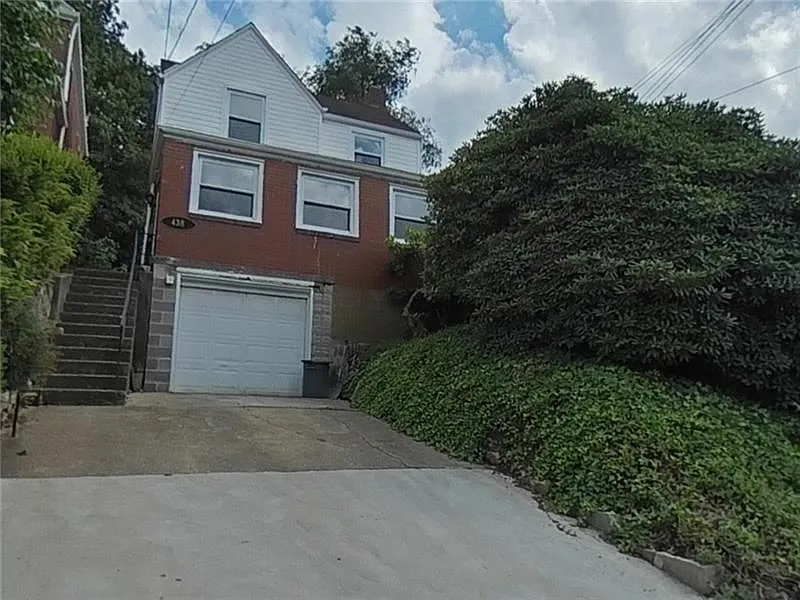 438 Connor St photo 1