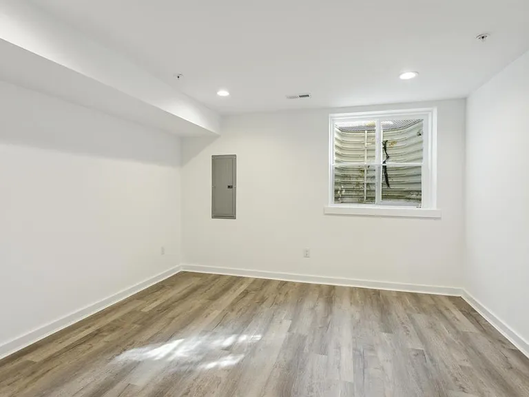 57 N Conestoga St — Photo 4