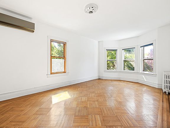4th image of 537 E 17th St #1