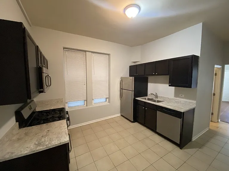 1452 N Western Ave #1R — Photo 2