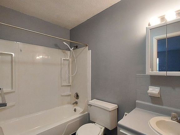 4th image of 197 Buckingham St #C