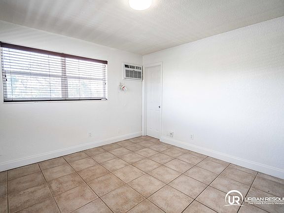 5th image of 715 NE 6th St APT 12