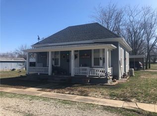 302 W Van Buren St, Paris, IL 61944