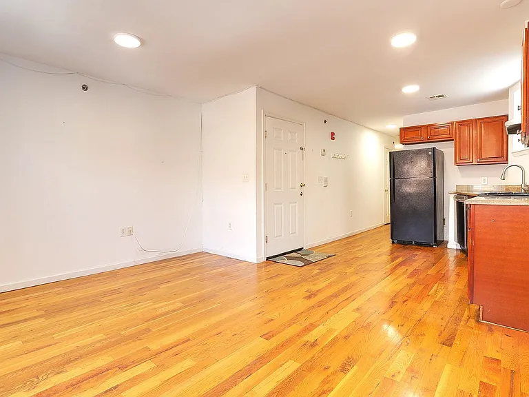 236 Van Horne St #3B — Photo 5
