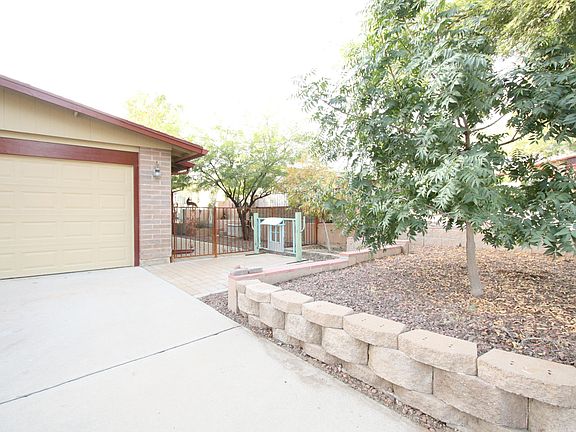 3rd image of 3041 W Saint Tropaz Ave