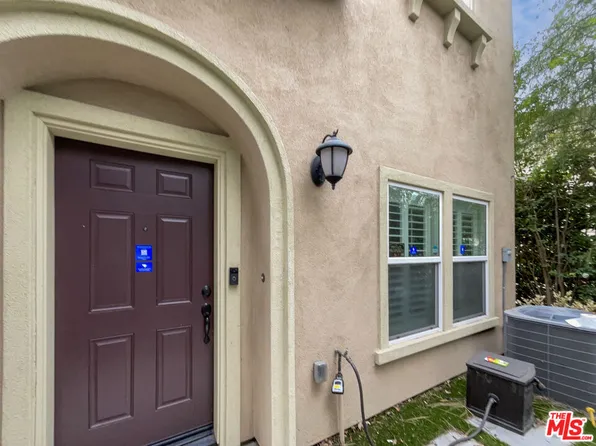 14708 Sherman Way, Van Nuys, CA 91405