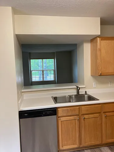569 N 200 W Photo 1