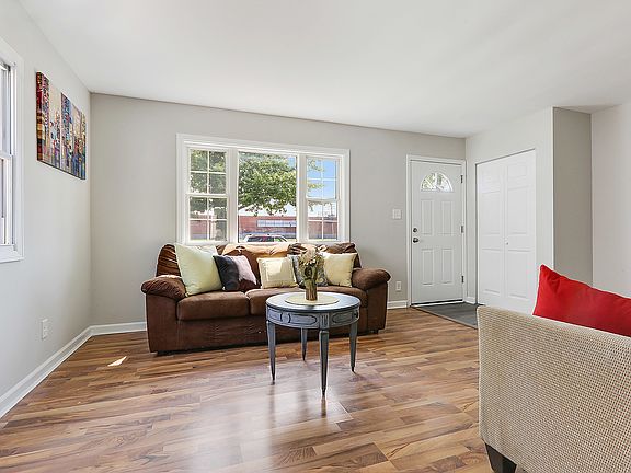 3rd image of 3210 Miller Ave