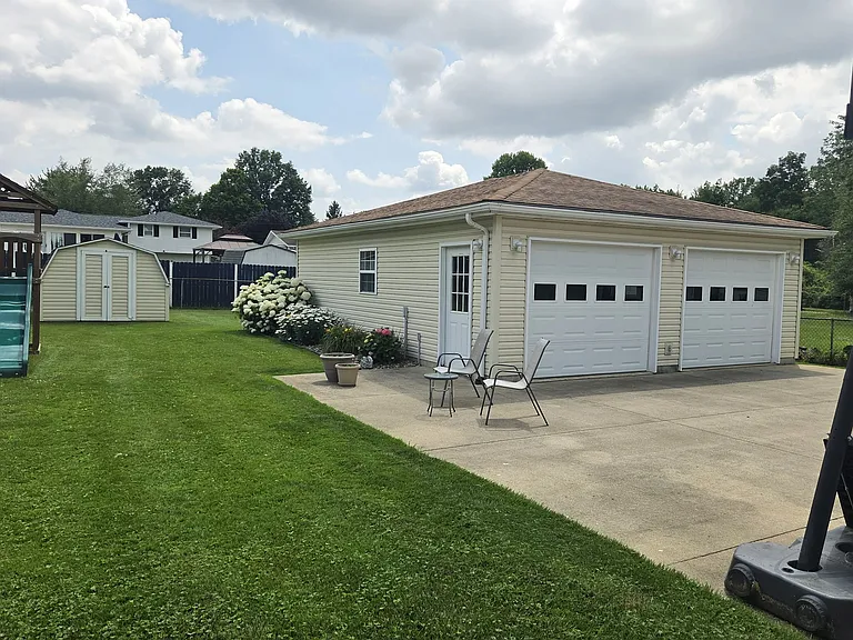 968 Dianewood Dr — Photo 6