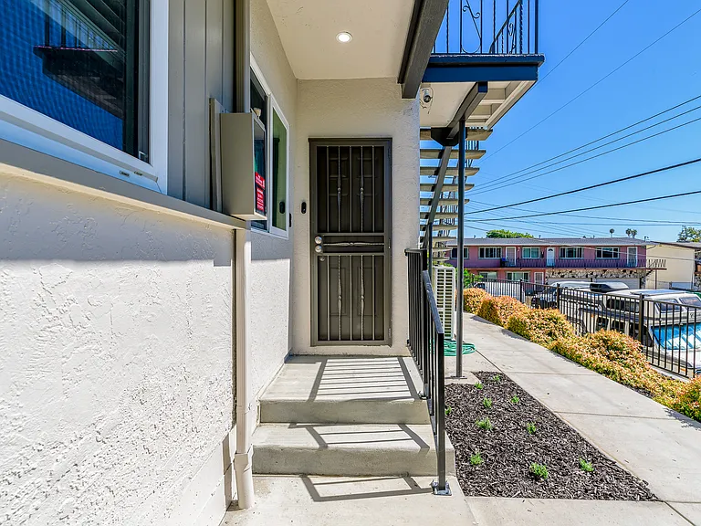 16318 Maubert Ave #B — Photo 3