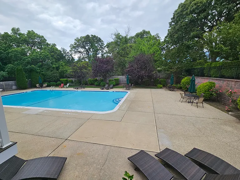 655 Middle Country Rd #2H2 — Photo 46