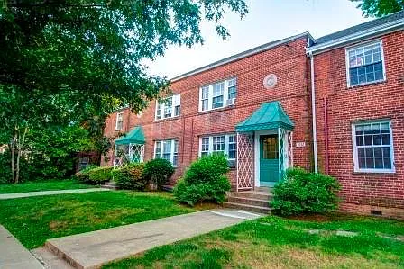 3932 W St NW #4