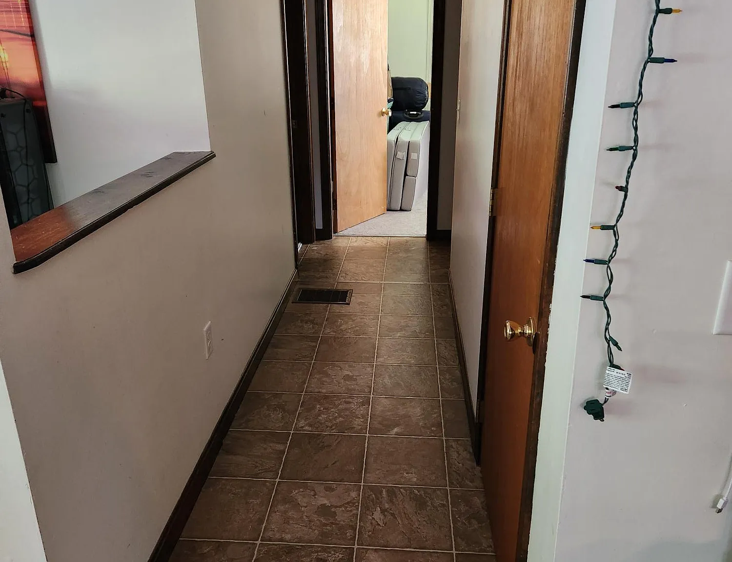 2 bed, 1000 sqft, $1,897 — Photo 2