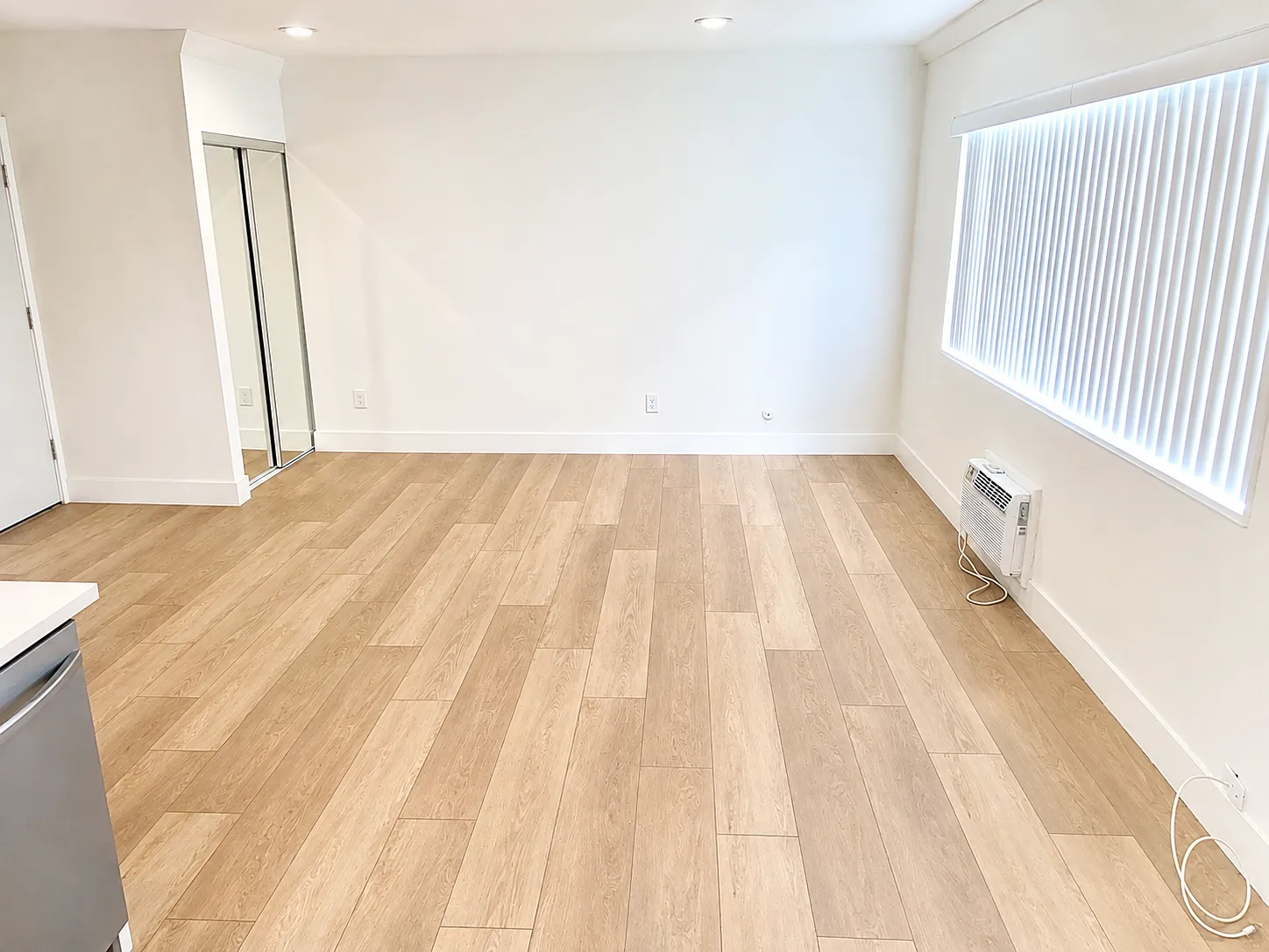 Studio, 650 sqft, $1,750 — Photo 3
